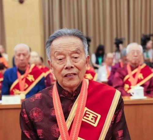 王 烈
